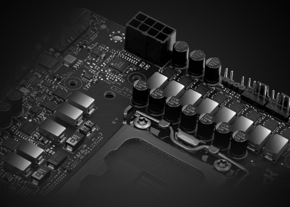 Płyta główna ASROCK B860I Lightning WiFi Zbliżenie na sekcję zasilania z kondensatorami 20K Black i mosfetami na czarnym laminacie