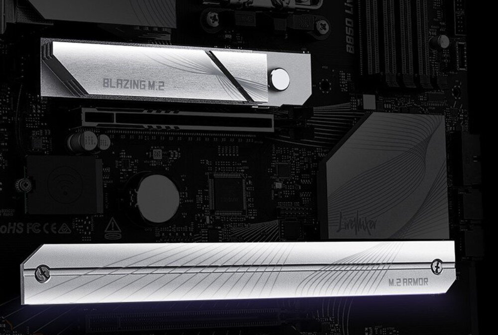 Płyta główna ASROCK B850 LiveMixer WiFi Zbliżenie na dwa srebrne radiatory oznaczone jako 'Blazing M.2' i 'M.2 Armor' zamontowane na płycie, gniazda M.2, przepustowość, interfejs