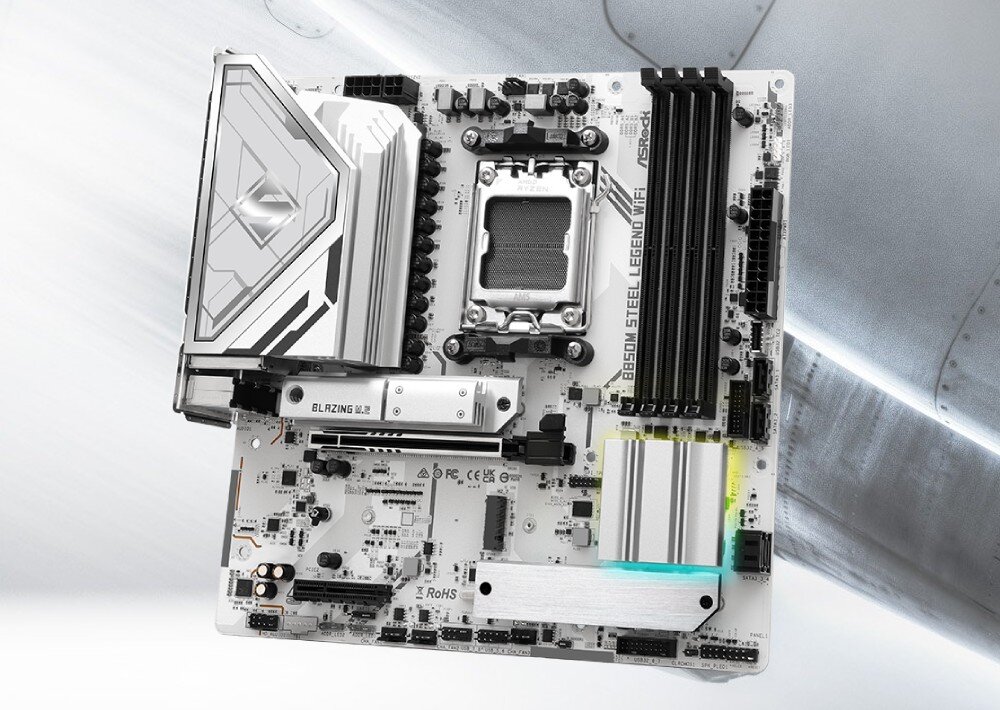 Płyta główna ASROCK B850M Steel Legend WiFi Płyta główna widoczna pod lekkim kątem na tle metalicznej powierzchni przypominającej poszycie samolotu