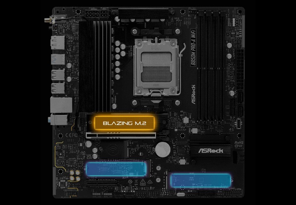 Płyta główna ASROCK B850M Pro-A WiFi Widok z góry na płytę główną z graficznym wyróżnieniem trzech gniazd na dyski SSD, z których jedno posiada oznaczenie 'BLAZING M.2'