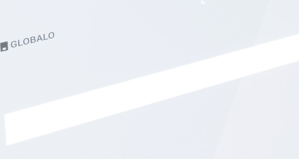 OKAP GLOBALO SAREDO 60.1 BIAŁY + TURBINA TW 1.2 ZEWNĘTRZNY SILNIK Obraz ukazuje fragment białego frontu okapu GLOBALO z widocznym logotypem po lewej stronie. Delikatna odbijająca światło powierzchnia nadaje urządzeniu elegancki wygląd oświetlenie LED energooszczędność niski pobór prądu oświetlenie kuchni oszczędność energii 5 W