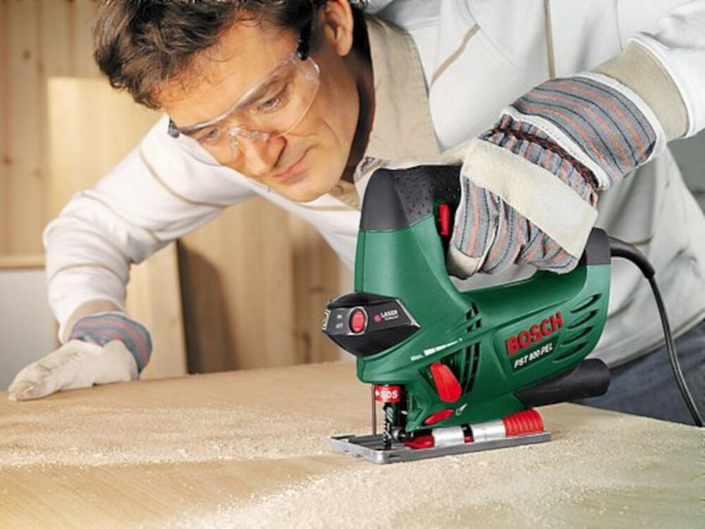 Wyrzynarka BOSCH PST 800 PEL system Bosch Electronic ze wstępnym wyborem i sterowaniem prędkością skokową rozruch jest bardzo łatwy możliwość dostosowania tempa pracy do właściwości materiału