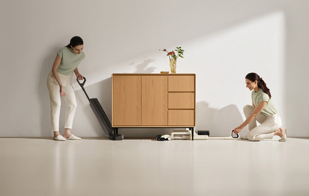 Bezprzewodowy odkurzacz pionowy mopujący MOVA K30 Mix Sprzątaj bez ograniczeń Przemyślany design niemal płaskie ułożenie 180° Szczotka o wysokości zaledwie 8 cm elastyczny przegub  krawędzie umożliwiają dokladne czyszczenie narożników i listew przypodłogowych