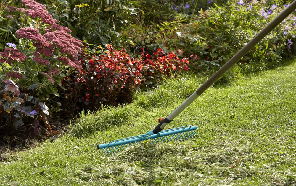 Trzonek drewniany GARDENA Combisystem 3723-00 130 cm z wysokiej jakosci jesionu certyfikat FSC® 100% drewno pochodzi z odpowiedzialnie zarzadzanych lasow ochrona srodowiska skutecznie tlumi drgania taliowany ksztalt pewny komfortowy chwyt