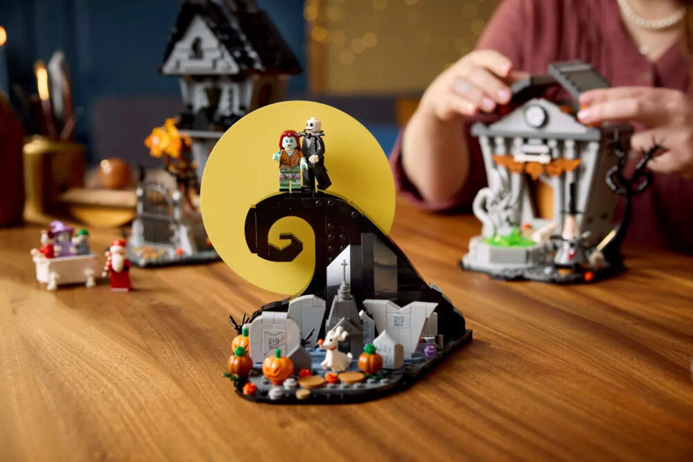 LEGO 21351 IDEAS Disney: Miasteczko Halloween Tima Burtona wzgórze z księżycem realistyczne detale łączenie modeli