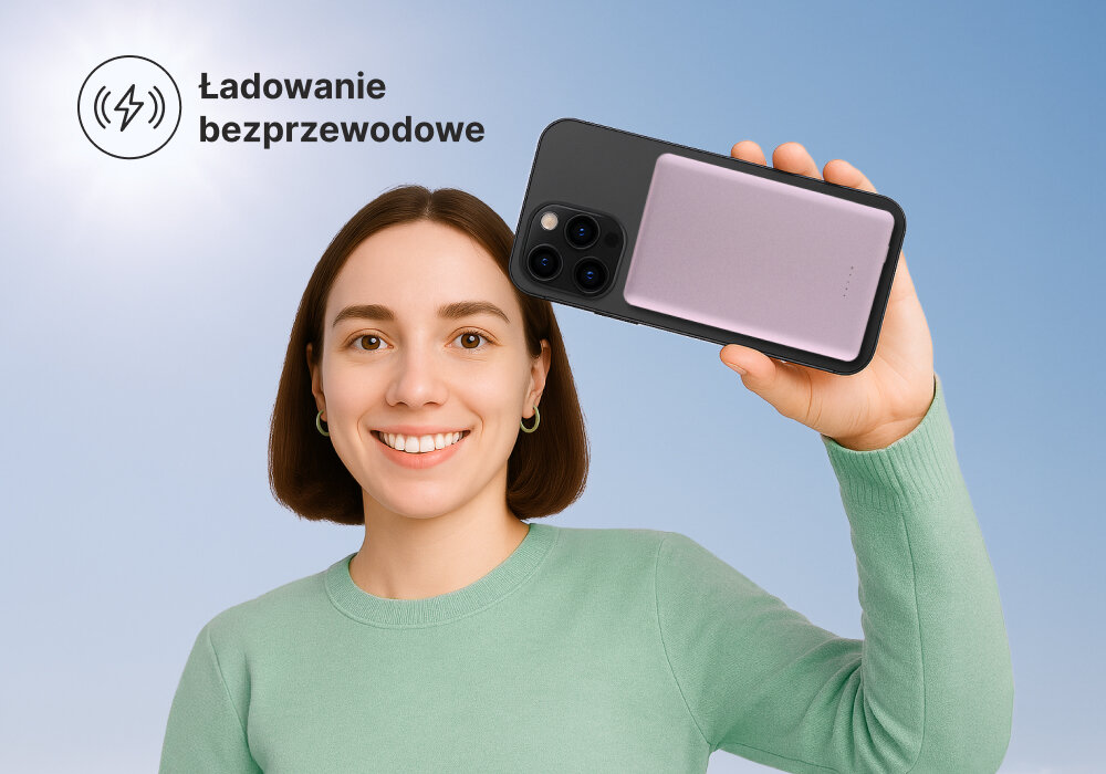 Powerbank indukcyjny QUALO QMPB5-US-15-09 MagSafe 5000 mAh Liliowy, Ładowanie magnetyczne, Kobieta trzyma telefon wraz z przytwierdzonym do niego powerbankiem, w tle napis ładowanie bezprzewodowe