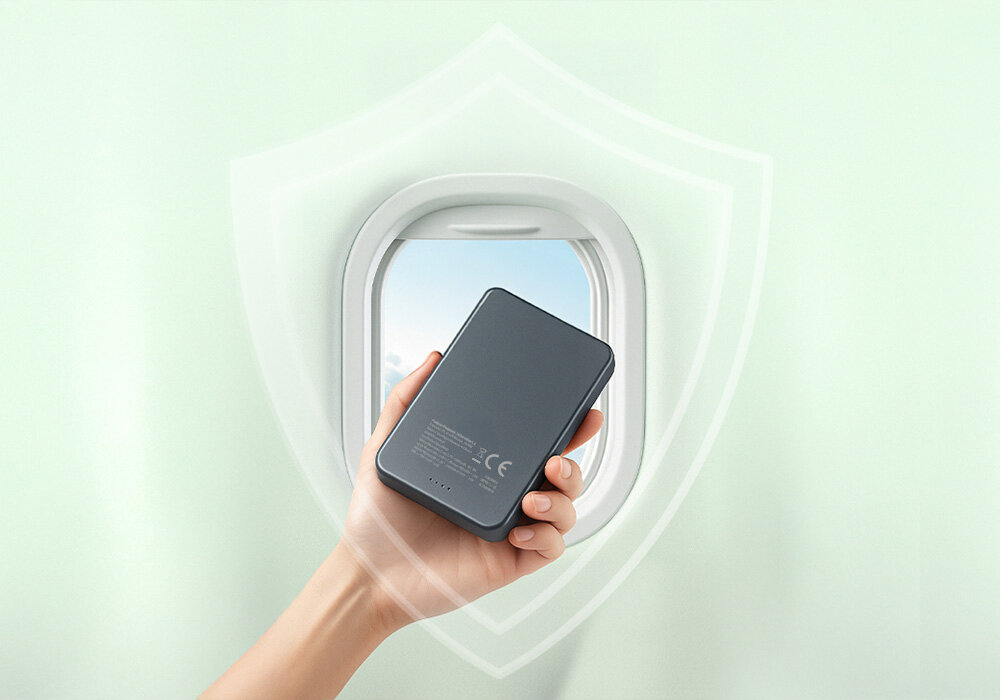Powerbank indukcyjny QUALO Recycling QRPB-20-07 5000 mAh Srebrny, Bezpieczne ładowanie, Dłoń trzyma powerbank, wokół dłoni animacja tarczy nawiązująca do bezpieczeństwa