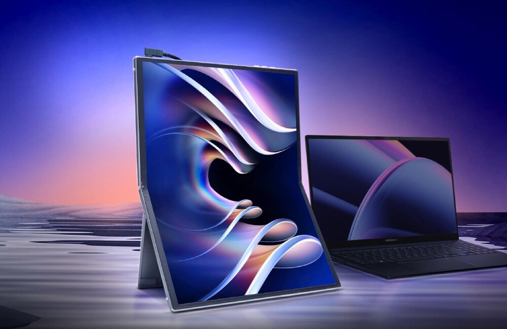 Monitor ASUS ZenScreen Fold MQ17QH Monitor w orientacji pionowej z wyświetlanym kolorowym wzorem obok otwartego laptopa na tle zachodzącego nieba, opis