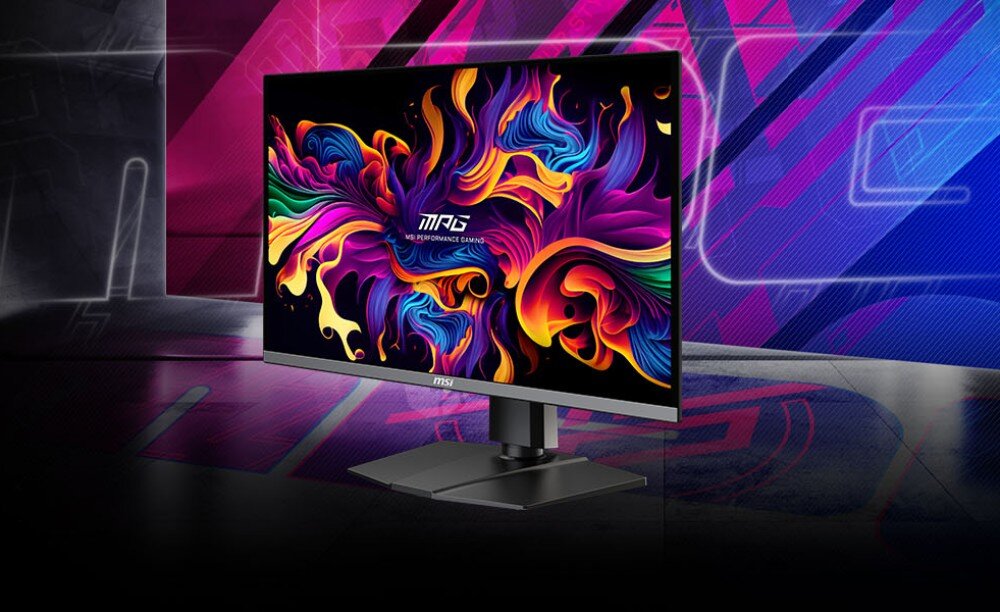 Monitor MSI MPG 272URX Monitor z kolorową grafiką na ekranie, ustawiony na biurku z neonowym, fioletowo-różowym tłem w stylu gamingowym, opis