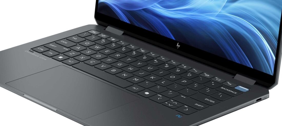 Zbliżenie na klawiaturę HP OmniBook Ultra Flip. Podświetlana klawiatura i czytnik linii papilarnych