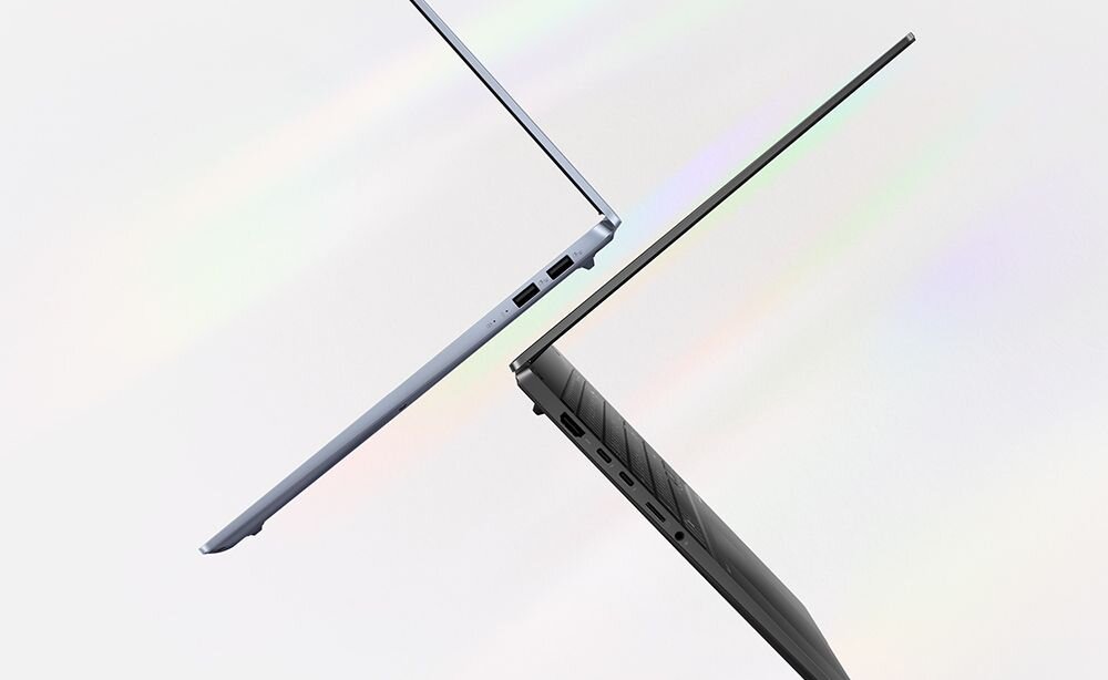 Laptop ASUS Vivobook S 16 OLED - Dwa ujęcia laptopa Vivobook S 16 OLED, z uwzględnieniem dostępnych złączy i ich funkcjonalności. Thunderbolt 4 USB-C, USB 3.2 Type-A, HDMI, czytnik kart microSD, gniazdo audio