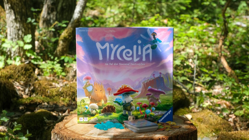 Gra planszowa RAVENSBURGER Mycelia 22898 pudełko z grą na tle lasu cechy gry wiek graczy liczba graczy czas gry