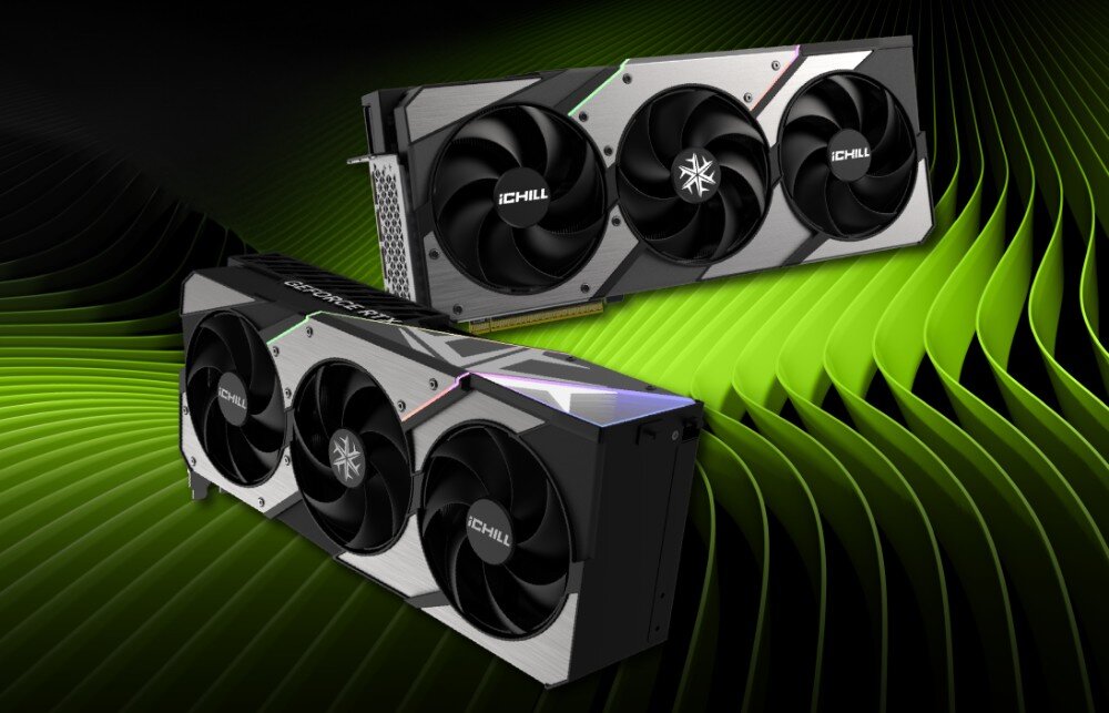 Karta graficzna INNO3D GeForce RTX 5090 iCHILL X3 32GB Dwa modele karty graficznej ustawione na tle zielonego gradientu, ukazujące detale konstrukcji i rozmieszczenie wentylatorów