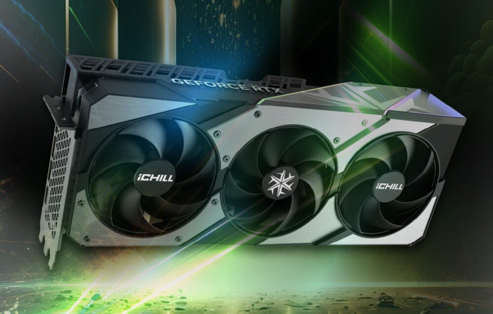 Karta graficzna INNO3D GeForce RTX 5080 iChill X3 16GB Karta z potrójnym wentylatorem w obudowie o metalicznym wykończeniu, otoczona zielonymi i złotymi refleksami świetlnymi