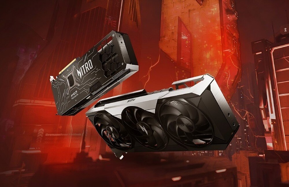 Karta graficzna ACER Nitro Radeon RX 9070 OC 16GB Widok dwóch kart graficznych zawieszonych na tle czerwonego futurystycznego miasta, jedna pokazana od frontu z trzema wentylatorami, druga od tyłu z widocznym napisem 'Nitro' i logo producenta, opis