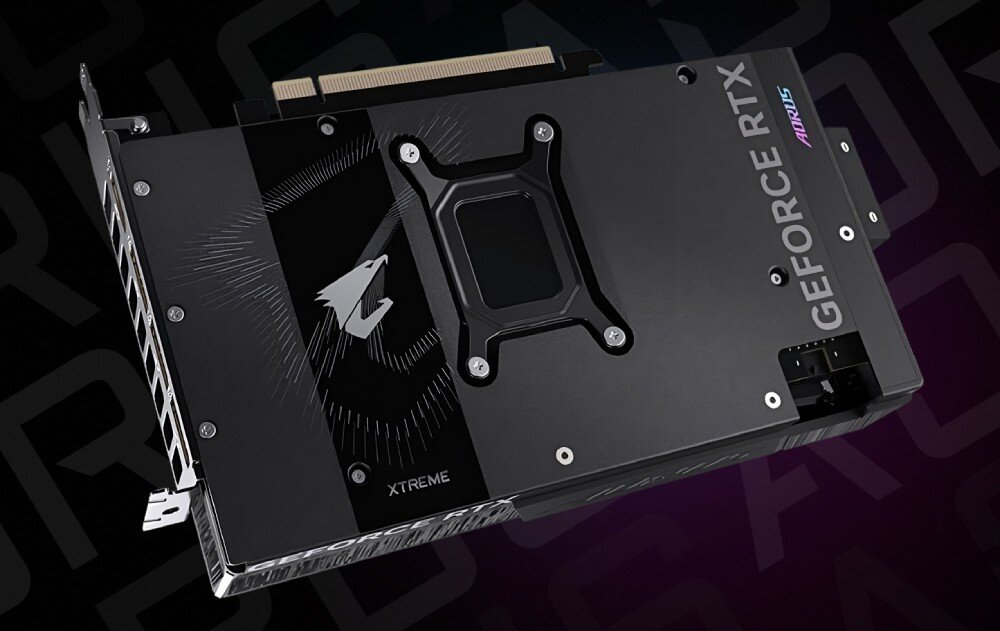 Karta graficzna GIGABYTE Aorus GeForce RTX 5080 Xtreme WaterForce 16GB Tył karty graficznej AORUS GeForce RTX, ukazujący metalowy backplate z logo AORUS i oznaczeniem XTREME