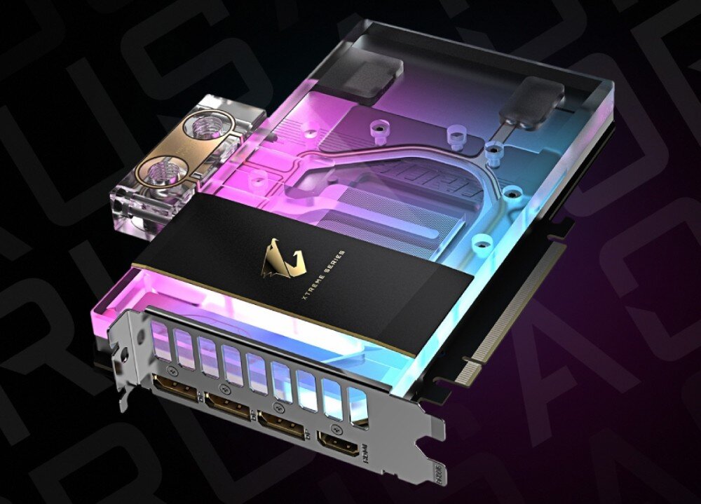 Karta graficzna GIGABYTE Aorus GeForce RTX 5080 Xtreme WaterForce WB 16GB Makrofotografia górnej części chłodzenia cieczą. Widać złote wykończenia i detale technologiczne, podkreślone przez świetliste refleksy RGB