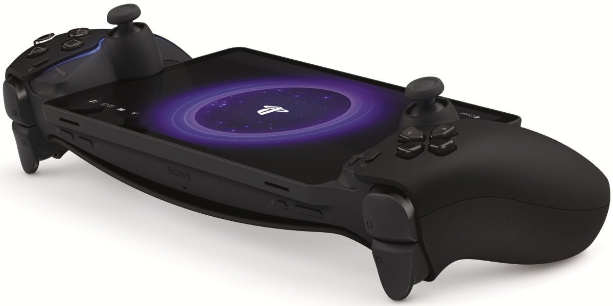 Czarna konsola Playstation Portal na białym tle, na ekranie konsoli widoczne jest logo Playstation.