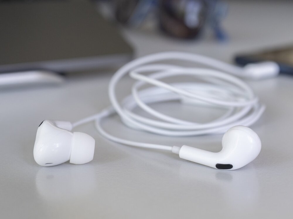 Słuchawki 4SMARTS Melody Digital Basic
                słuchawki podłączone do telefonu dynamiczne przetworniki tony wysokie głębokie basy