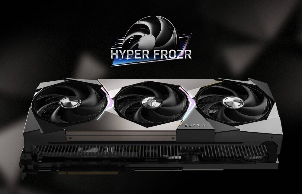 Karta graficzna MSI GeForce RTX 5090 Suprim SOC 32GB Karta graficzna pokazana od góry, z trzema dużymi wentylatorami i podświetleniem LED wzdłuż krawędzi. Nad nią widnieje logo Hyper Frozr, chłodzenie, temperatura, wentylatory