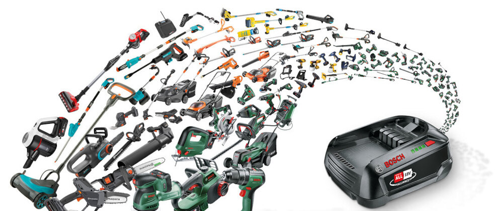 Podkaszarka akumulatorowa BOSCH EasyGrassCut 18V-230 0.600.8C1.A06 akumulator na białym tle obok zdjęcia różnych narzędzi warsztatowych i ogrodowych różnych marek zasilana akumulatorem z serii BOSCH Power For All 18 V zasilanie wielu narzędzi jednym akumulatorem niezależność od źródła zasilania bezprzewodowa praca