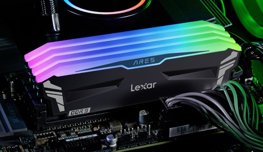 Komputer MAD DOG COUGAR-UNIFACE-I01WR32WH Moduł pamięci RAM Lexar DDR5 z podświetleniem RGB zamontowany na płycie głównej