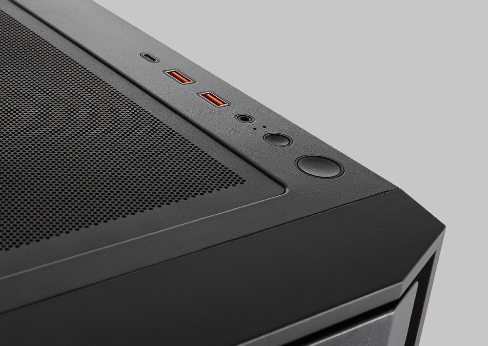 Komputer MAD DOG COUGAR-UNIFACE-I02WR32WP Zbliżenie na górny panel obudowy komputera z portami USB, przyciskami oraz siatką wentylacyjną