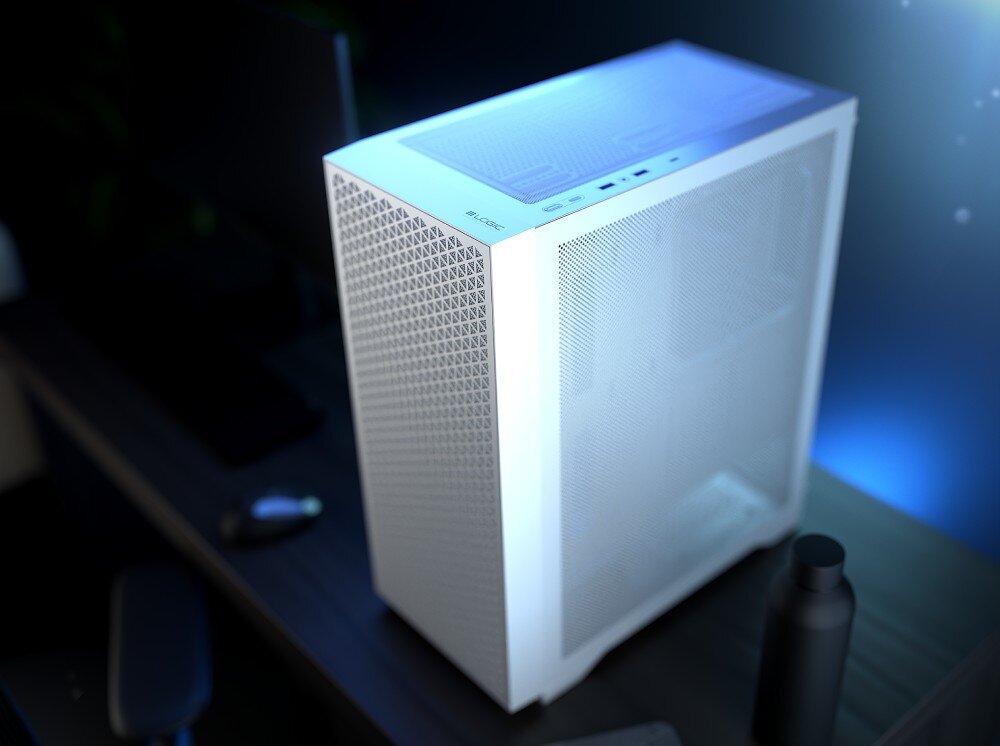 Obudowa LOGIC Dart Pro Midi Obudowa komputera z podświetlanymi wentylatorami w ciemnym pomieszczeniu. W tle znajduje się biurko z monitorem oraz niebieskie oświetlenie LED, opis
