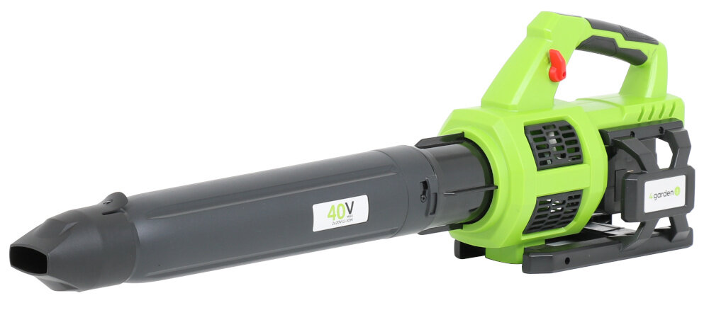 Dmuchawa do liści akumulatorowa 4GARDEN (bez akumulatora) AD261 dmuchawa na białym tle widoczna od przodu pod skosem do utrzymania porządku jesienią różne dysze możliwość regulacji przepływu powietrza do oczyszczania tarasów podjazdów ogrodowych przez cały rok uniwersalne narzędzie