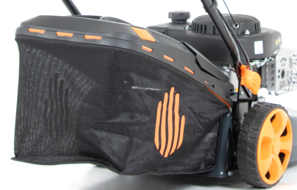 Kosiarka spalinowa HANDY SH41P123L Loncin LC1P65FE-3 410mm 2.1kW zbliżenie na kosz siatkowy kosz o pojemności 40 l aerodynamiczne prowadzenie powietrza duży otwór praktyczna pokrywa z tworzywa sztucznego wskaźnik naładowania kosza