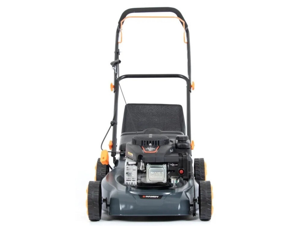 Kosiarka spalinowa HANDY SH46P139L 460 mm 2.4 kW kosiarka na białym tle widoczna od przodu noże z wysokiej jakości stali wyprofilowane noże ukształtowanie krawędzi tnących szerokość robocza 46 cm