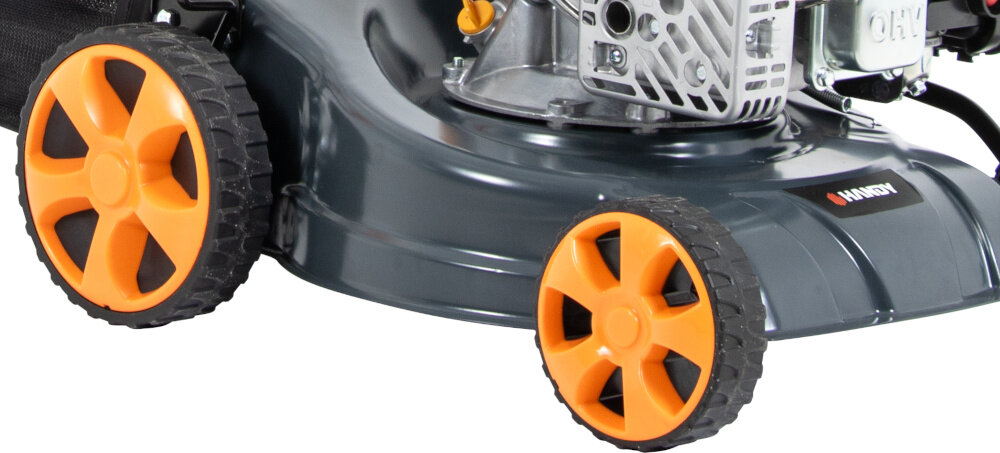 Kosiarka spalinowa HANDY HAK SH41N123L Loncin LC1P65FE-3 z napędem 410mm 2.1kW zbliżenie na koła przednie koło o średnicy 15 cm tylne o średnicy 20 cm stabilność płynne prowadzenie łożyska kulkowe minimalizują tarcie ułatwiają manewrowanie zmniejszają zużycie mechaniczne