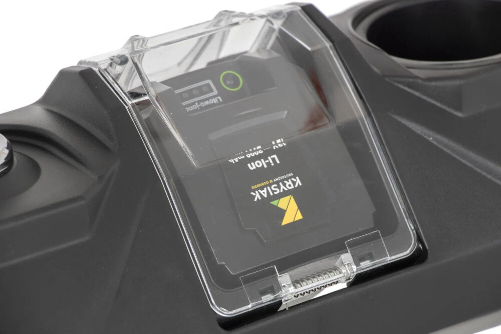 Kosiarka spalinowa HANDY DK46N150E z napędem 460 mm 2.7 kW zbliżenie na akumulator i rozrusznik rozrusznik elektryczny wbudowany akumulator 12 V o pojemności 2,0 Ah szybkie i wygodne rozpoczęcie pracy ładowarka