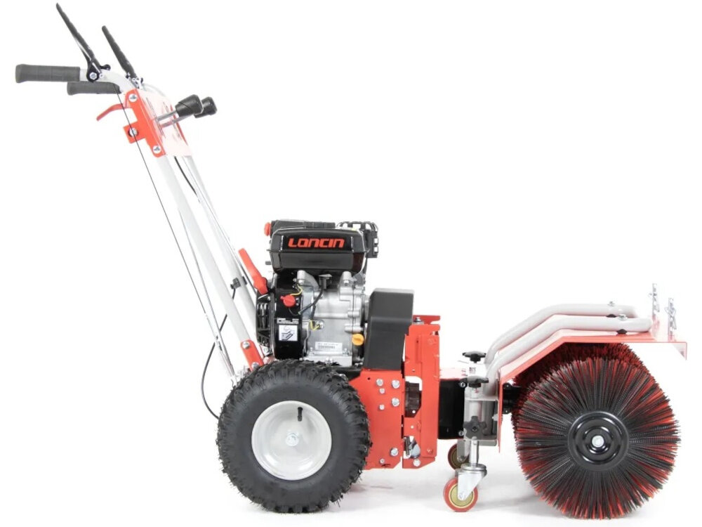 Zamiatarka spalinowa FAWORYT KZ60-196L zamiatarka na białym tle widoczna z boku możliwość ustawienia szczotki w trzech pozycjach: -15°, 0° i +15° można kierować zanieczyszczenia w wybraną stronę poprawia organizację pracy skraca czas potrzebny na dokładne oczyszczenie terenu