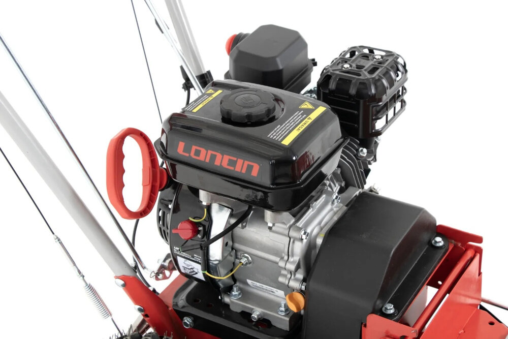 Zamiatarka spalinowa FAWORYT KZ80-196L zbliżenie na silnik silnik górnozaworowy Loncin H200 o pojemności 196 cm³ i mocy 4,1 kW stabilna praca moment obrotowy do 11,5 Nm utrzymanie stałej prędkości szczotki przy większym oporze