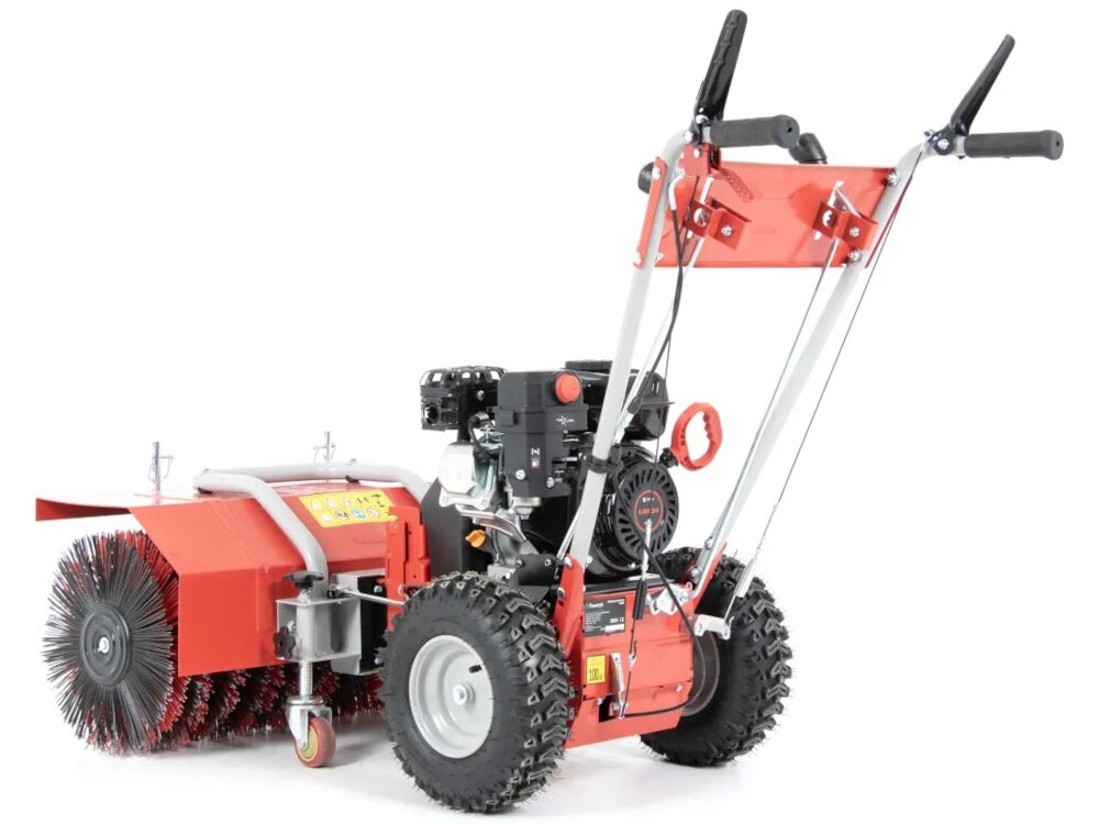 Zamiatarka spalinowa FAWORYT KZ80-196L zamiatarka na białym tle widoczna od tyłu pod skosem płynna regulacja docisku szczotki dopasowanie siły nacisku do rodzaju podłoża i stopnia zabrudzenia większa kontrola nad pracą zmniejsza zużycie szczotki