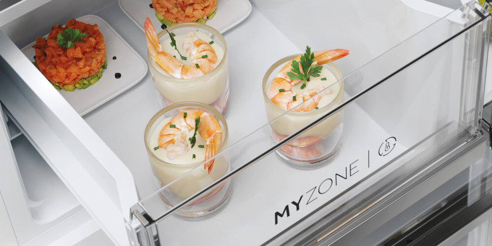 LODÓWKA HAIER HBW7719DT lifestyle szuflada My Zone ryby otwarta regulacja temperatury trzy przedziały Strefa Fresh Szybkie Schładzanie Owoce i Warzywa mięso sery owoce morza