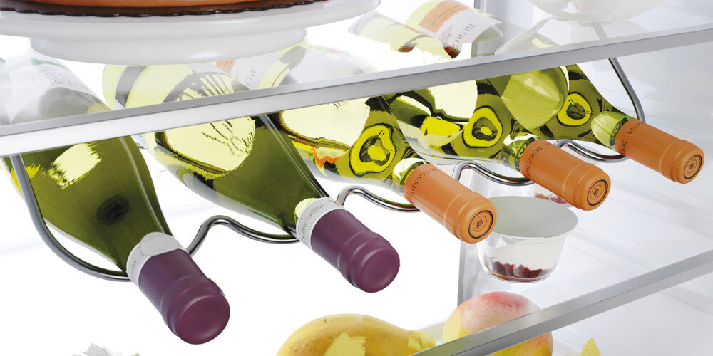 LODÓWKA HAIER HBW7719DT lifestyle Bezpieczne i wygodne przechowywanie wina półka szklane butelki bezpiecznie stabilnie wigodnie zabezpieczenie szkła