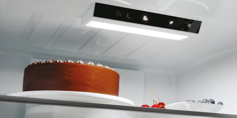 LODÓWKA CANDY ECN2CQTEB186 FRESCO wizualizacja półka tort ciasto górna część chłodziarki panel sterowanie wyświetlacz światło wydajne oświetlenie LED widoczność światło oszczędność energii