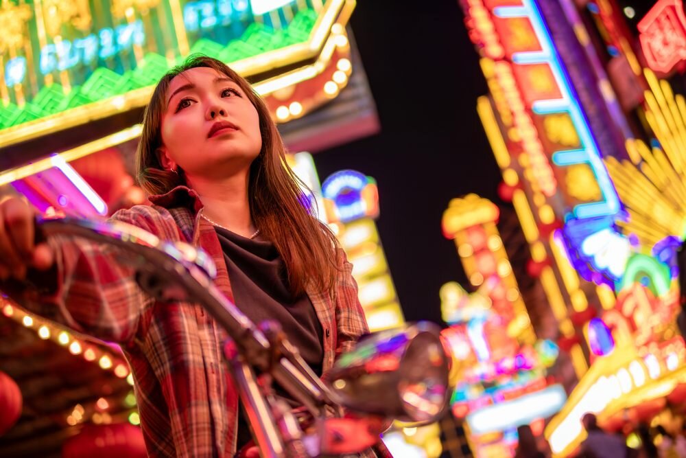 Portret i detal z miękkim bokeh SIGMA 30mm F1.4 DC DN Contemporary Canon RF