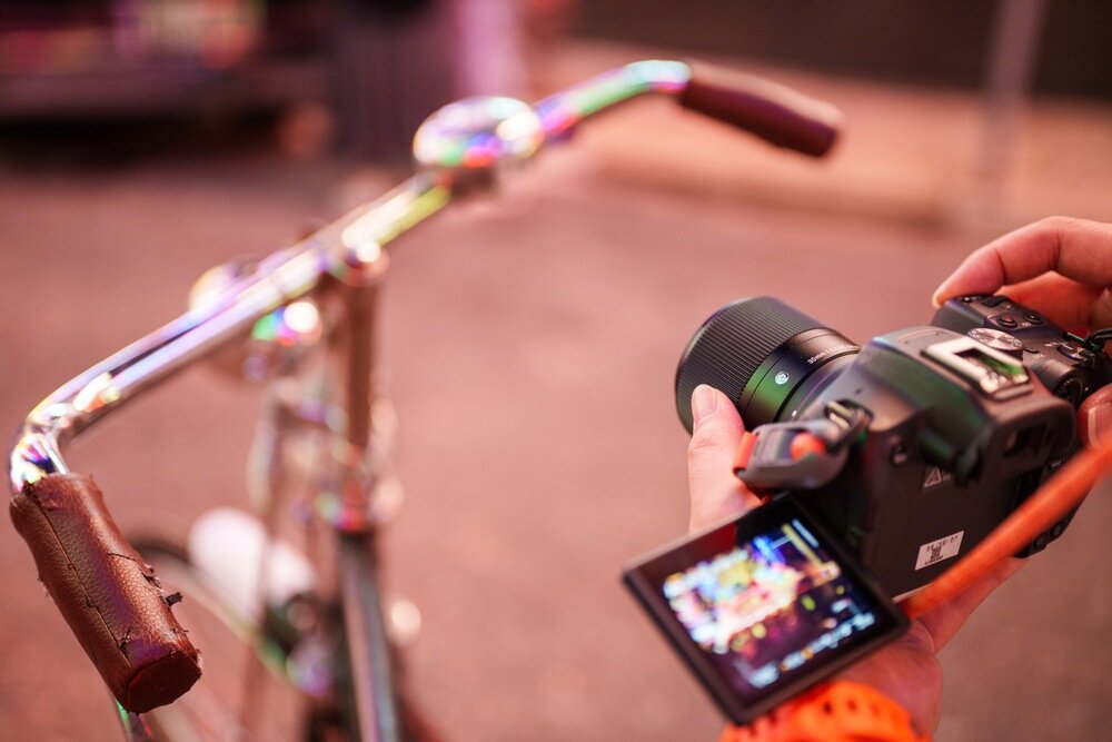 Nagrywanie vloga SIGMA 23mm F1.4 DC DN Contemporary Canon RF – płynne przejścia ostrości