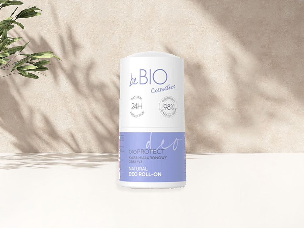Dezodorant w kulce BEBIO Hyaluro BioProtect Dziki ryż 50ml świeżość każdego dnia jasne tło liście rośliny biało fioletowe opakowanie okrągłe