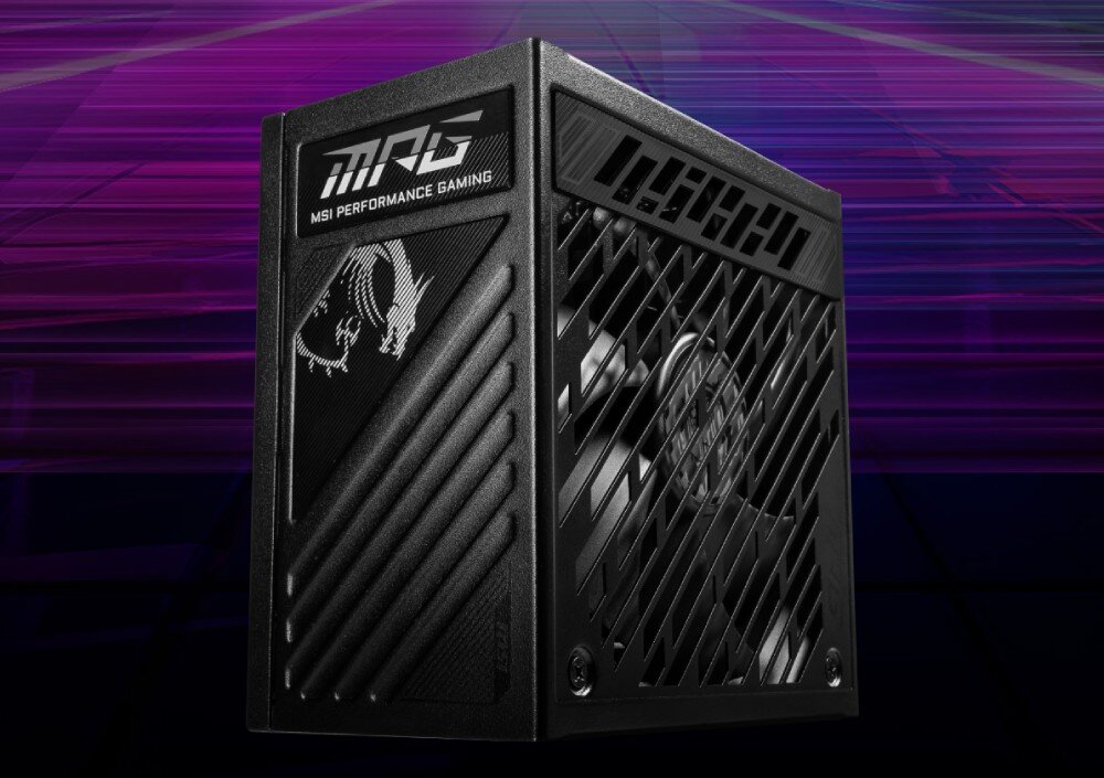 Zasilacz MSI MPG A1250GS Czarny zasilacz komputerowy widoczny pod kątem, prezentujący ukośne wycięcia kratki wentylatora i geometryczne wzory na boku