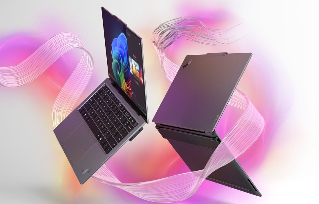 Dwa laptopy Lenovo ThinkPad z kolorową tapetą Windows na różowym tle prezentacja wielozadaniowości - Thunderbolt 4 