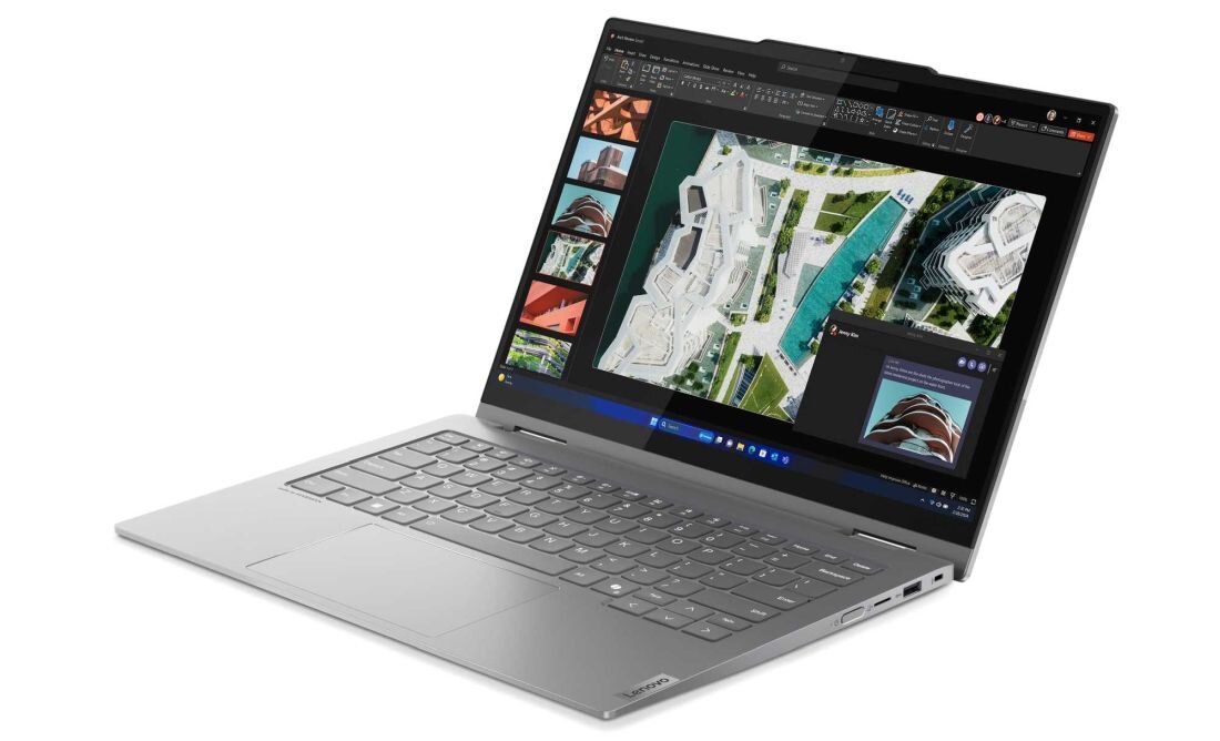 Laptop Lenovo ThinkBook 14 2-in-1 w srebrnej obudowie z aplikacją do edycji architektonicznej na ekranie, pokazujący plan budynku z basenem i otoczeniem, widok z góry na klawiaturę z logo HARMAN, podkreślający zaawansowane funkcje audio. - Dolby Atmos HARMAN