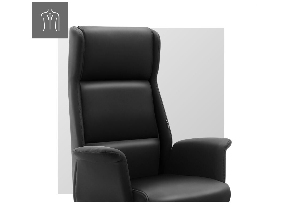 Fotel MARK ADLER Boss 5.6 Czarny, ergonomiczne, wyprofilowane, konstrukcja, postawa, na białym tle fotel frontem lewo skos z logotypem pleców