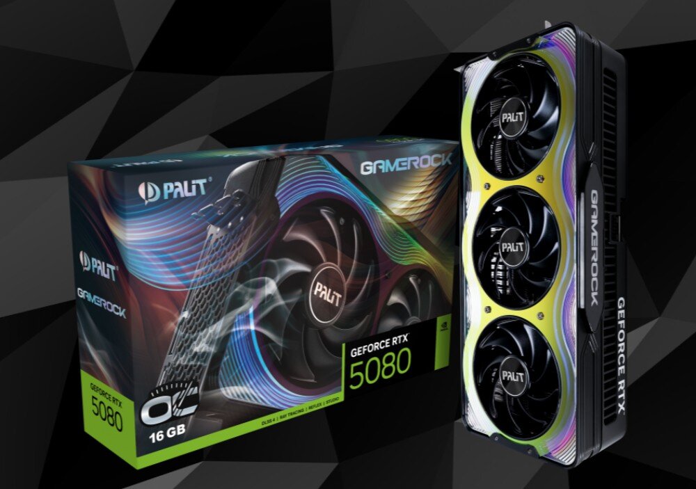 Karta graficzna PALIT GeForce RTX 5080 GameRock OC 16GB Karta graficzna obok opakowania, na tle ciemnej grafiki z geometrycznym wzorem. Na pudełku widoczne oznaczenia serii, pojemności pamięci VRAM oraz obsługiwanych technologii opis