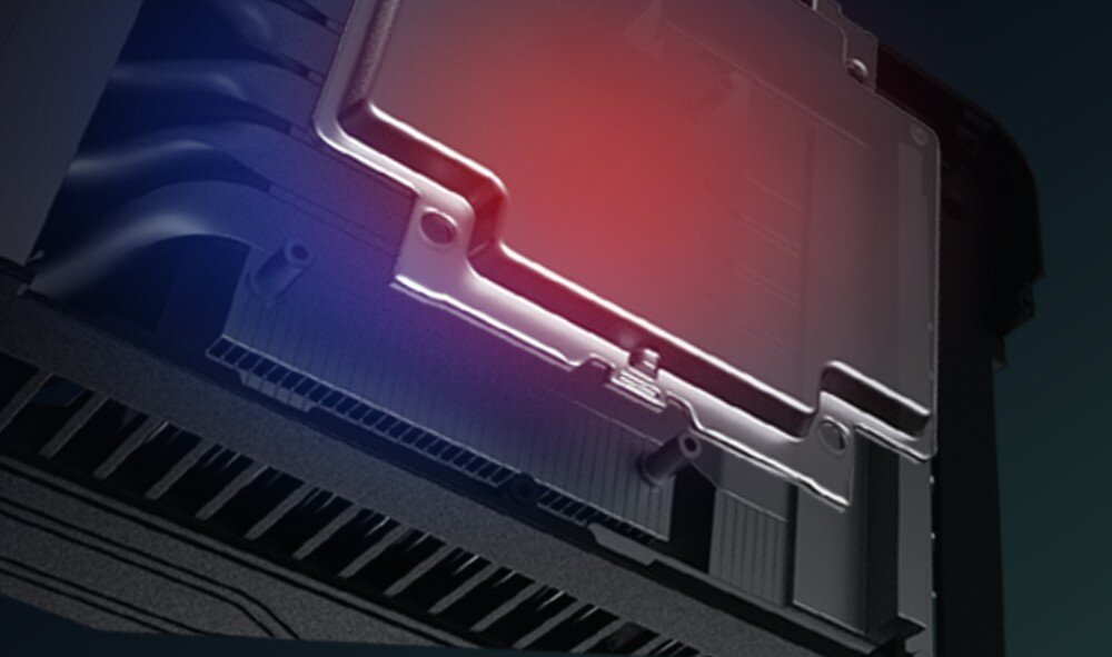 Karta graficzna PALIT GeForce RTX 5080 GameRock OC 16GB Fragment konstrukcji karty pokazujący radiator i ciepłowody z zaznaczonym na czerwono miejscem odprowadzania ciepła. Widoczna metalowa płyta chłodząca stykająca się z procesorem graficznym,