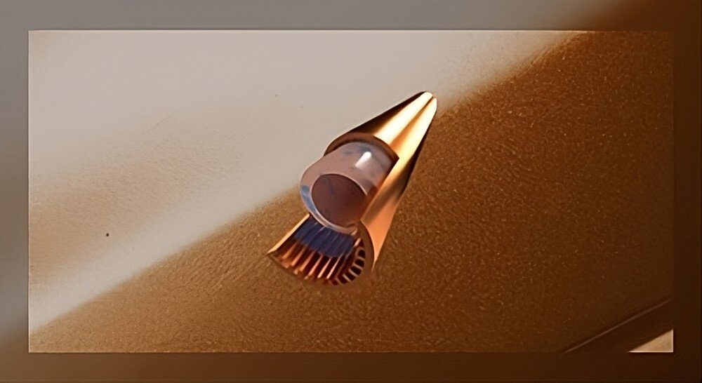 Karta graficzna GAINWARD GeForce RTX 5080 Phantom GS 16GB Zbliżenie na rurkę cieplną w systemie chłodzenia Vapor Chamber, podkreślającą równomierne odprowadzanie ciepła z gorących punktów karty graficznej