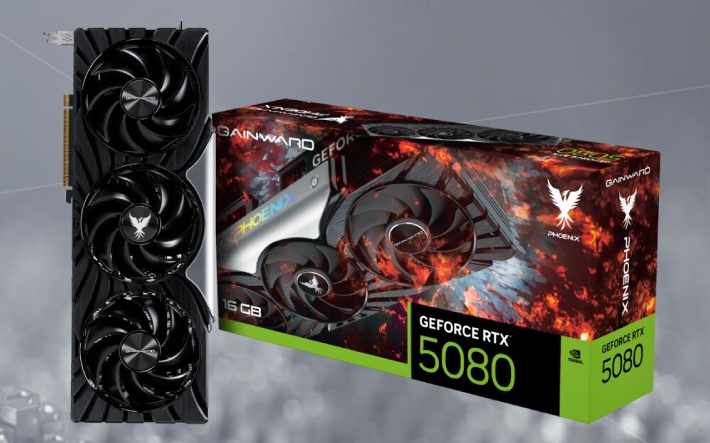 Karta graficzna GAINWARD GeForce RTX 5080 Phoenix 16GB DLSS 4 Karta graficzna z trzema wentylatorami przedstawiona obok opakowania z grafiką feniksa na tle szarych wzorów